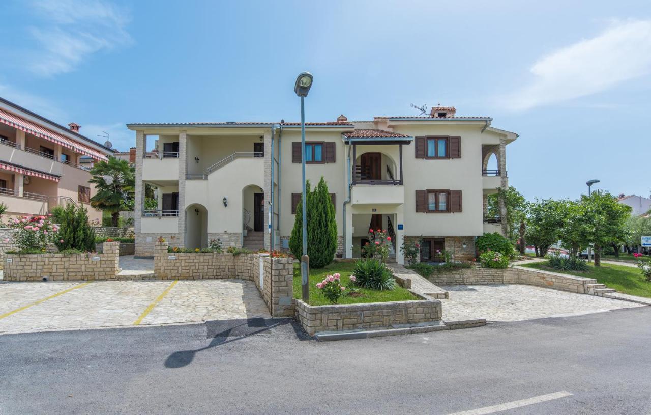 Apartmani Lorena Porec Exterior photo