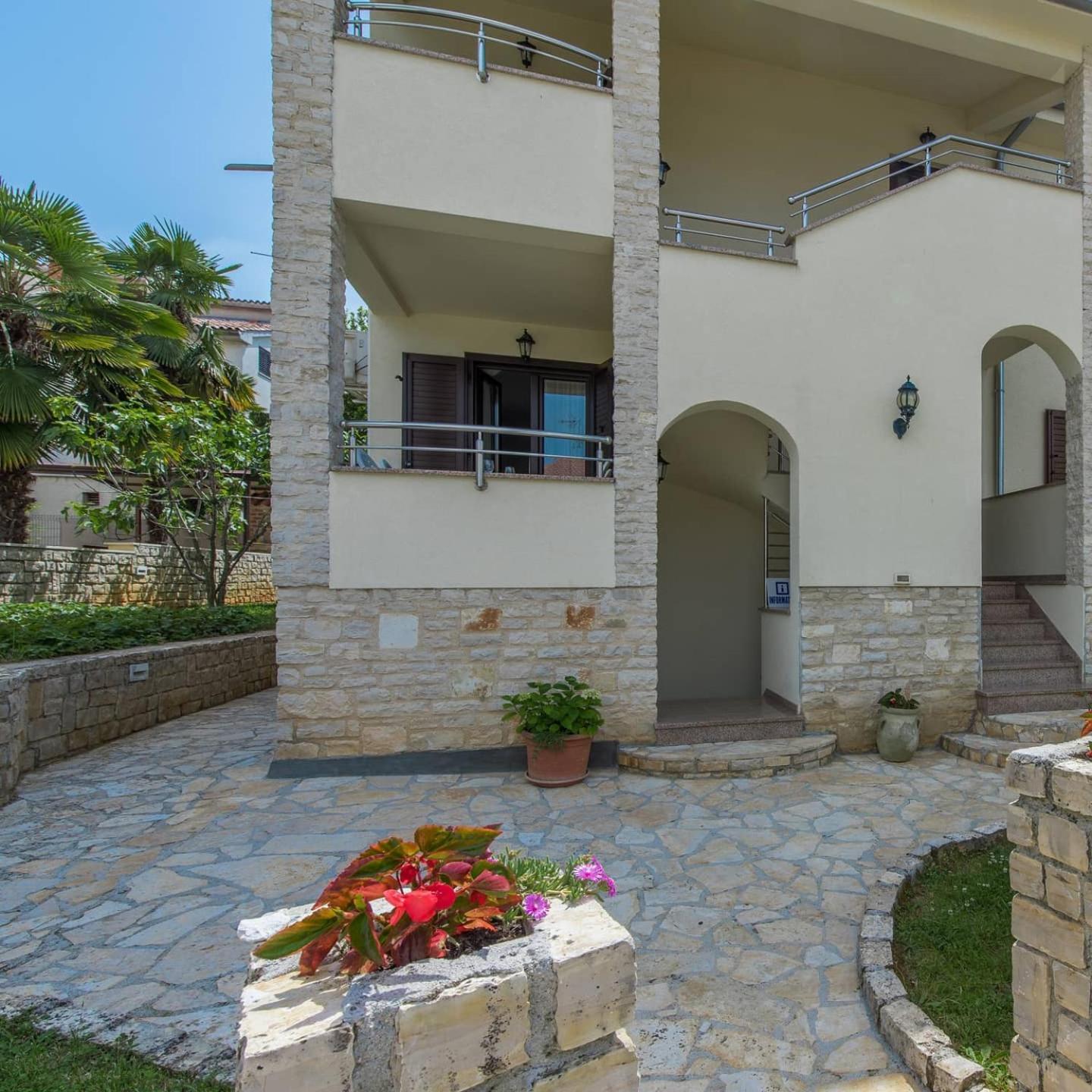 Apartmani Lorena Porec Exterior photo