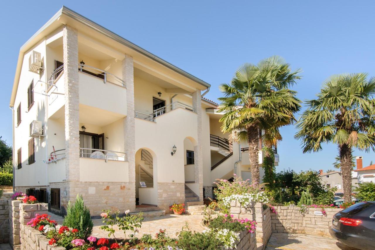 Apartmani Lorena Porec Exterior photo